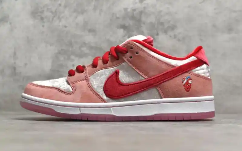 耐克情人节限定nikesbdunklowxstrangelove粉天鹅绒电绣滑板鞋ct
