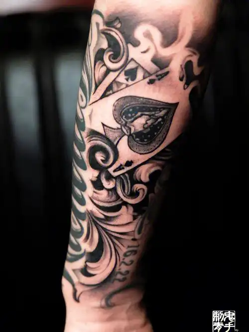 昆明纹身小臂内侧匪帮奇卡诺纹身添加匪帮