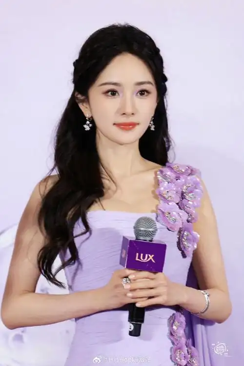 杨幂站姐发金鹤龙了