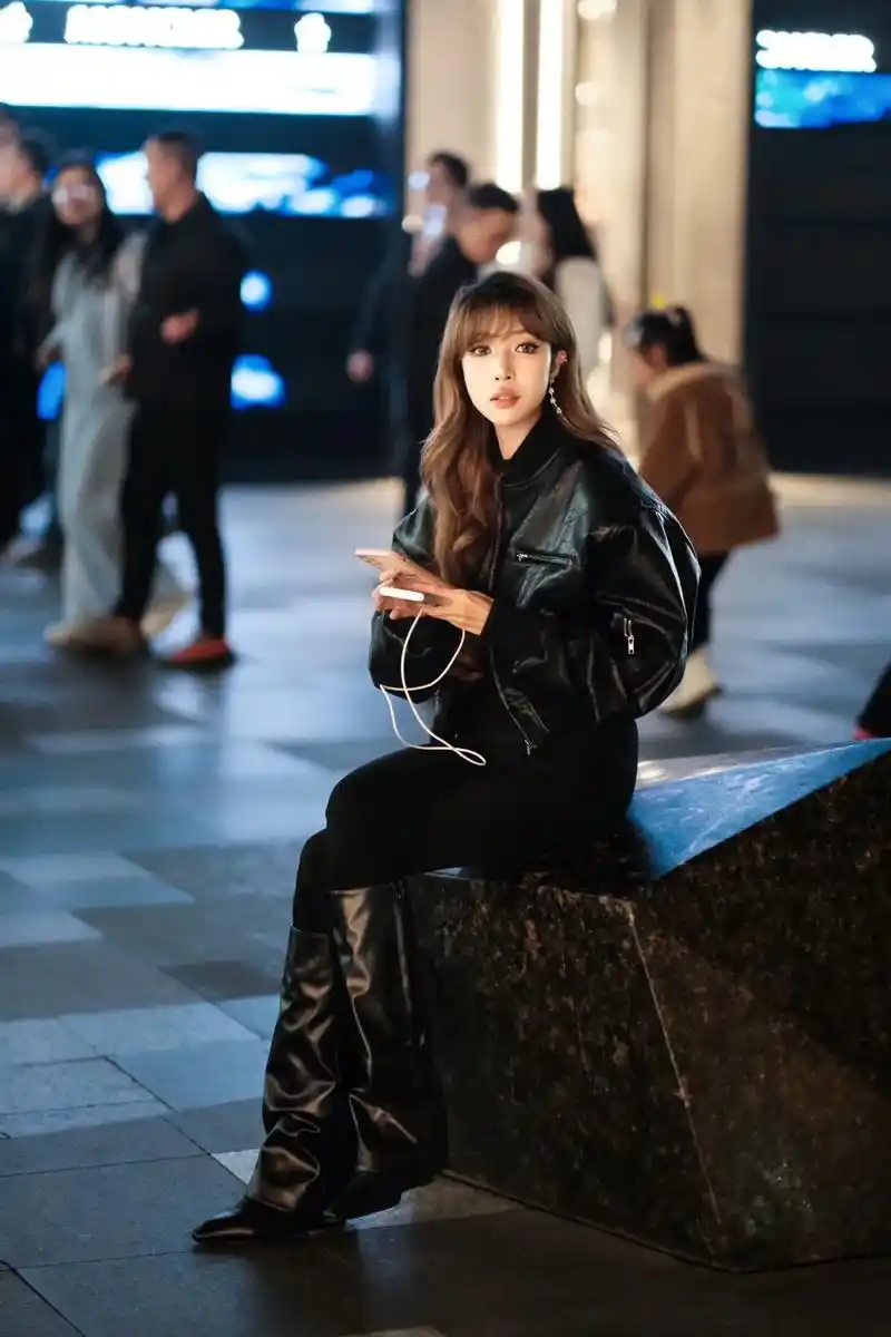 成都街拍|浪漫冬日街头.92原创摄影 潮流穿搭  #图文挑战 - 抖音