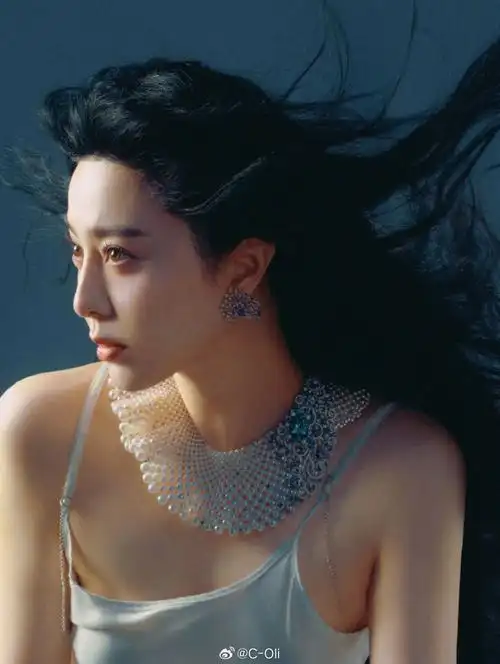 封面大赏#范冰冰超话for prestige hk october 2023  ||  深夜的蒙耨