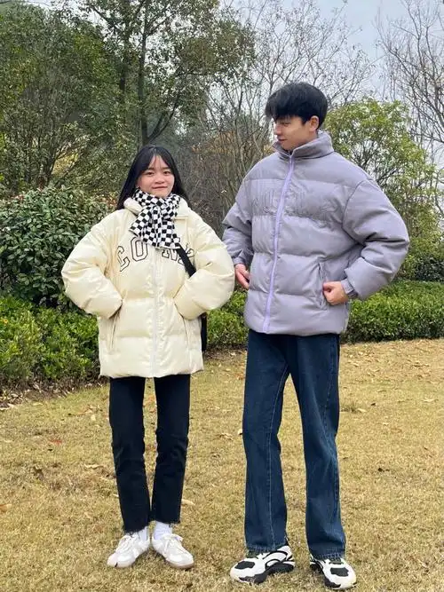 175150下雨天也能和男朋友一起去草地拍照