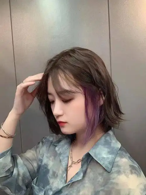 2021夏天超火的挂耳染短发