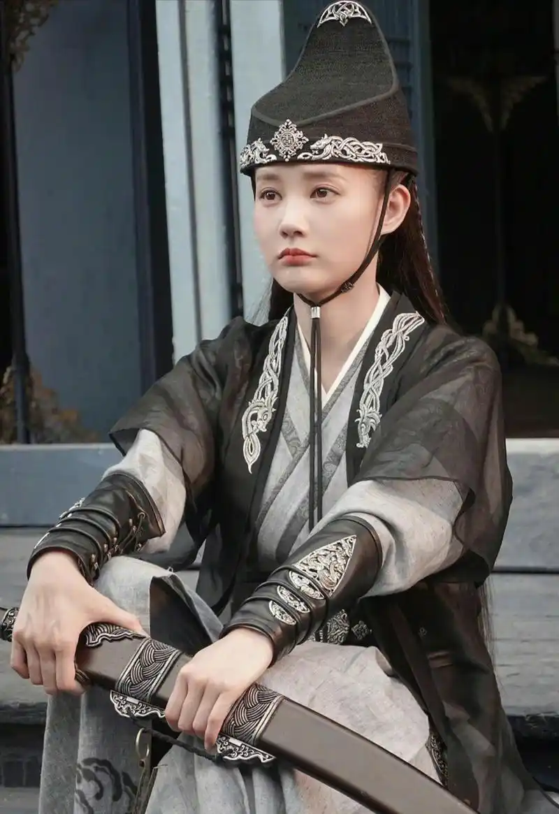 李一桐男装扮相,打几分?