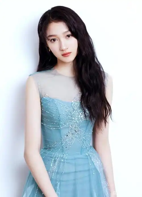 关晓彤甜蜜,关晓彤甜蜜全身-图片大观-奇异网