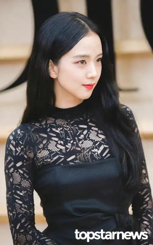 耀眼的白色肌肤,blackpink金智秀,贵气又冷艳 51韩团 – 韩国娱乐