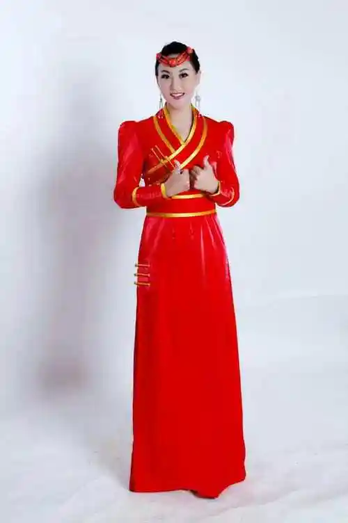 出生内蒙古,退役军人,中国公益形象大使,优秀青年艺术家,著名女歌手