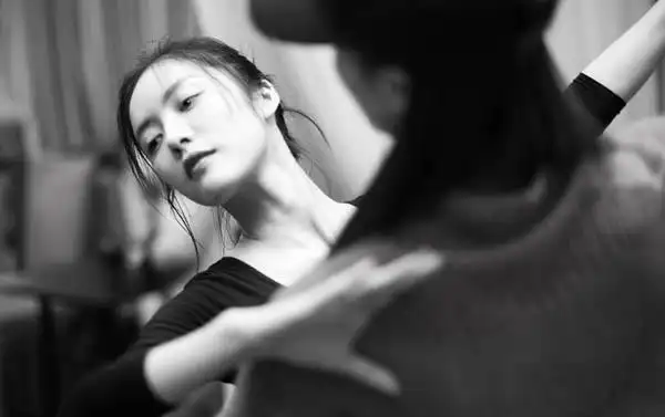 云巅之上左左结局和谁在一起了 蔡文静诠释刁蛮星二代获赞