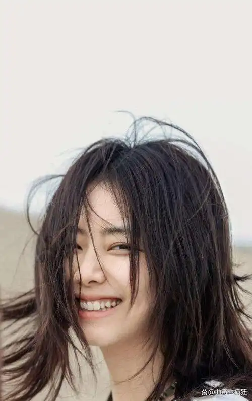 谭松韵再晒美照,噘嘴卖萌俏皮可爱,笑容甜美灿烂宛如初恋