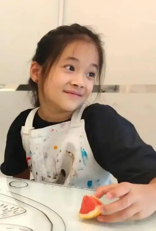 梅婷10岁女儿进军电影圈搭档宋佳赵又廷等演技派颜值引争议