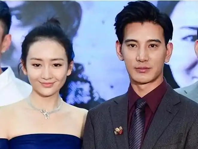 王鸥在视频中意外地称呼他为"老公",尽管此时他已经与徐冬冬公开了