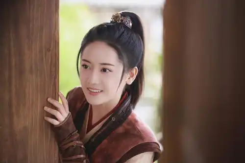 据悉,由郑湫泓参演的古装轻喜剧《玉楼春》即将与大家见面,此外,她