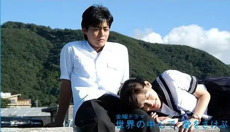 p>《在世界中心呼唤爱》是日本tbs电视台制作并播出的11集爱情电视剧