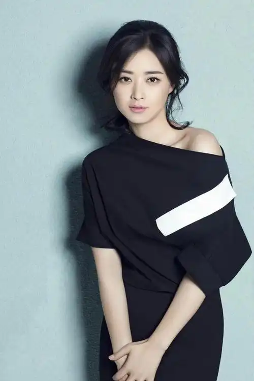 善恶到头终有报!40岁无人敢娶的蒋欣,彻底活成了一个笑话?