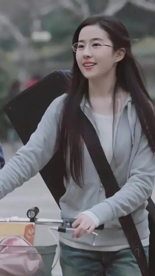 刘亦菲#黑长直女神,让人难忘的初恋脸