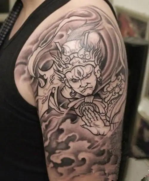 健壮花臂纹身男二郎神杨戬纹身图案分享