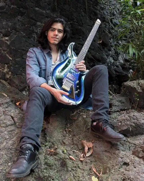 2022新款便携无头电吉他 koloss新手初学者级gt-4m gt-6h gt-750/790