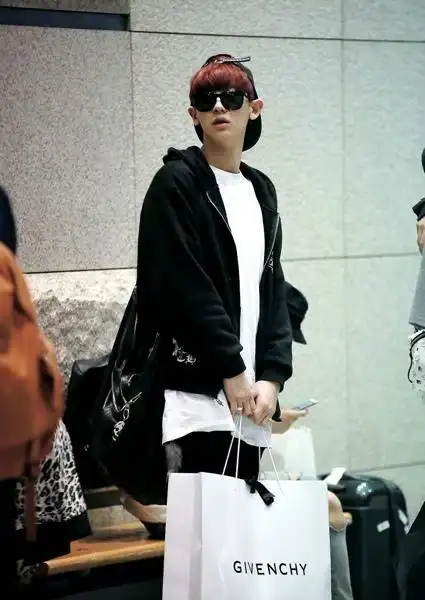 男明星:韩国美男朴灿烈机场时尚街拍-小虾米