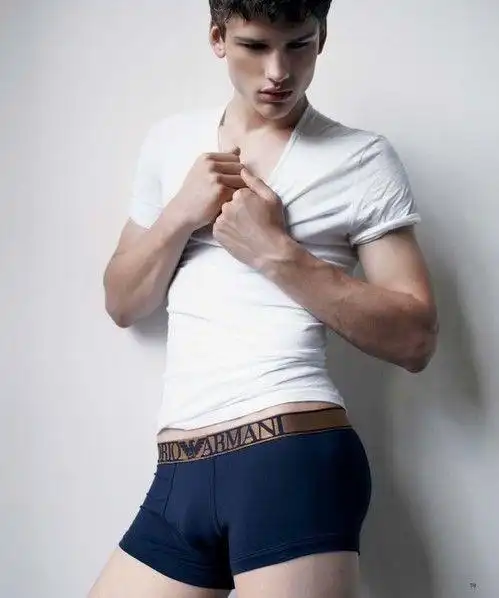 90后新生代男模simon nessman