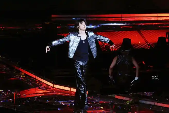 刘耀文叁重楼暨出道四周年演唱会##刘耀文舞蹈solo