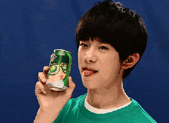 易烊千玺小鲜肉旺仔牛奶可爱gif动图_动态图_表情包下载_soogif