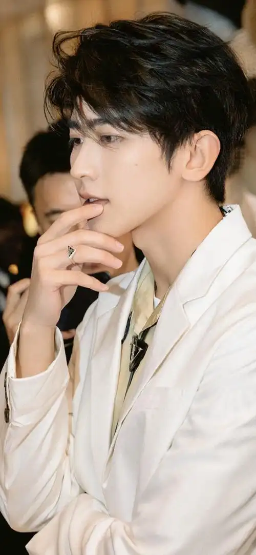 prada新图到!大哥这个腿!#prada代言人蔡徐坤