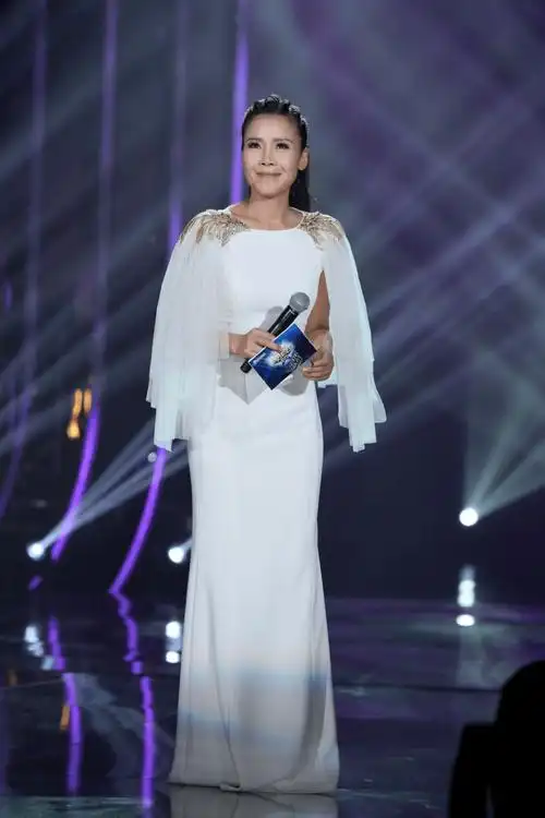 田震在国外生活滋润!