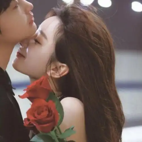 情侣头像真人双人两张一人一张十年之约记得你最后的眼神