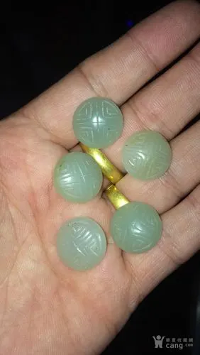 老和田玉纽扣一套