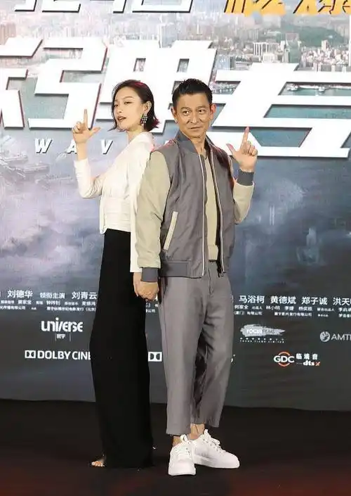 这位谋女郎也出新片了搭档刘德华惊艳亮相发布会超受宠