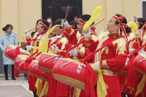 欢庆的锣鼓敲起来—温塘村飞天凤鼓队元宵节盛装表演