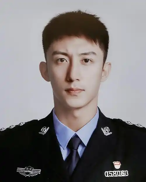 黄景瑜罚罪#hjy#黄景瑜演常征#常队证件照96@johnny黄景瑜