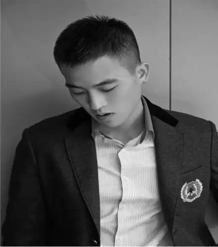 《黑白禁区》再掀"欧豪热",他是如何从快男变为当红演员的?