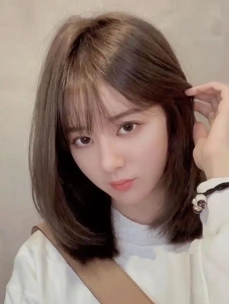 抖音小助手 #少女感齐肩锁骨发法式刘海独有的空气感完美遮盖 - 兑趑