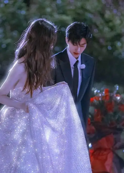 蔡徐坤和杨颖录制《奔跑吧》,莫名给人cp感,粉丝严厉谴责磕cp