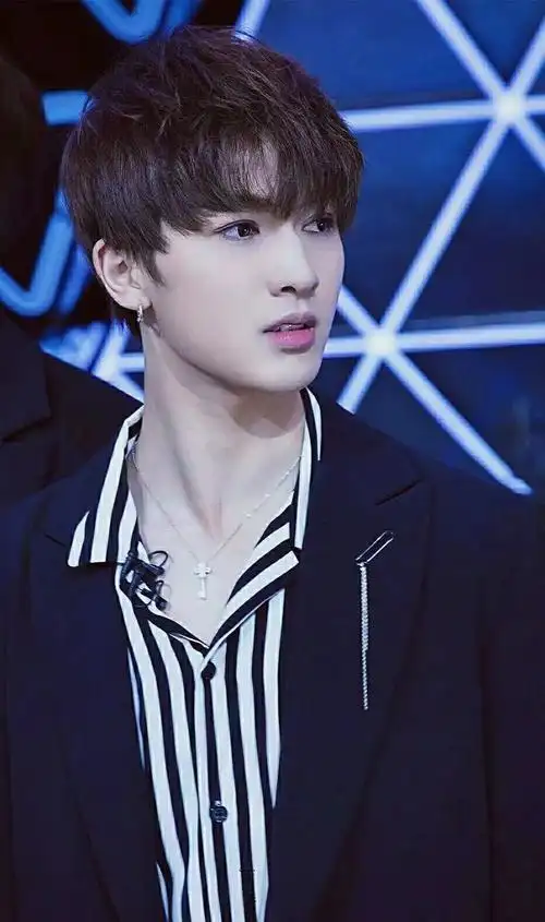 朱正廷0406出道三周年快乐