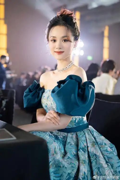 安悦溪超话#翻开秋日终章#是收获的好时节,也是安跳跳@安悦溪和"柚子"