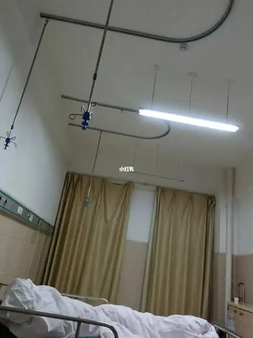 过年朋友圈在晒放烟花图片而我在医院