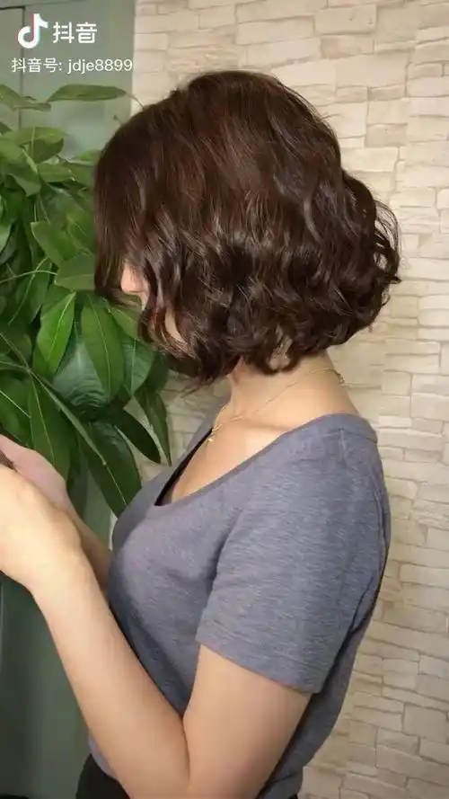 菠萝卷最新款发型发型设计