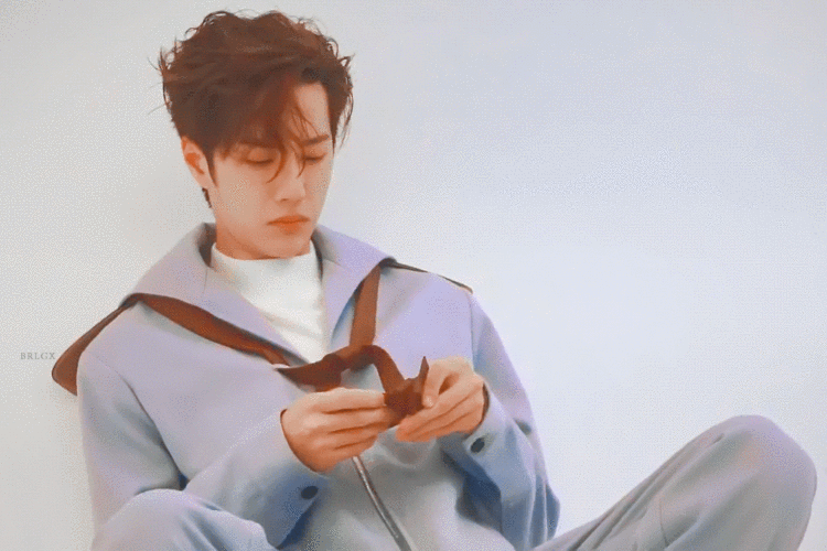 时尚芭莎九月下别册拍摄花絮 截修 @uniq-王一博真的好好看哦 cr:白日