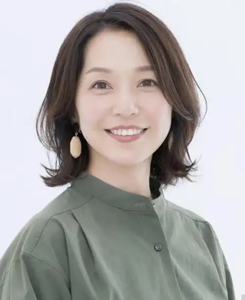 牢记"3要3不要"原则,既优雅得体还减龄时尚|短发|大卷|发型_新浪新闻