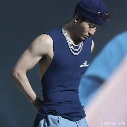 王嘉尔的身材管理,白敬亭的惊人腰围,男明星真的太拼,自愧不如