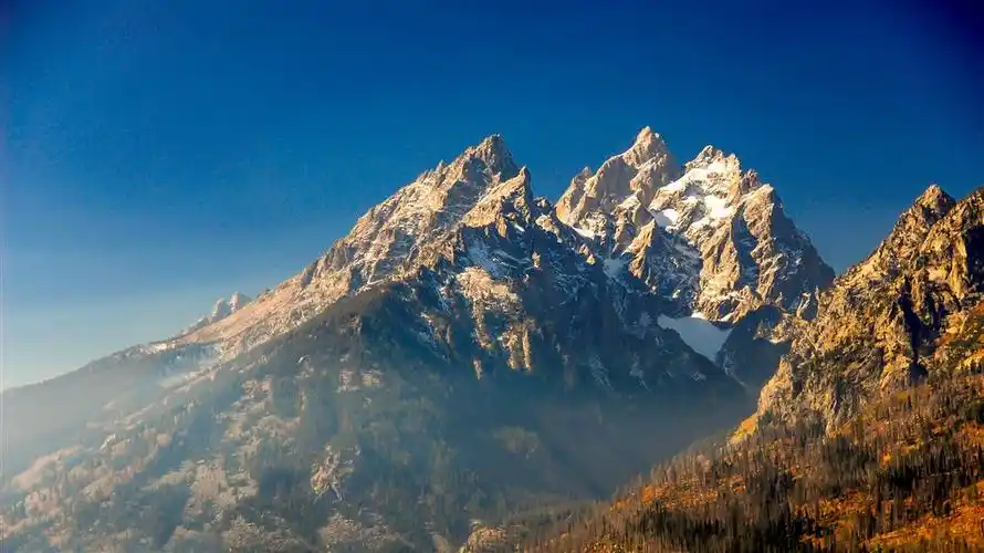 高山山峰高清图片