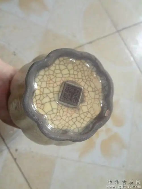 宋代官窑哥窑精品瓷器(如图)