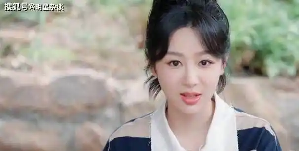 杨紫新恋情疑曝光,男方身份被扒,娱记爆料细节:两人同在一小区_网友