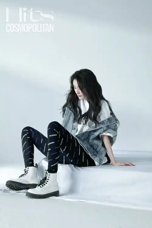 杨幂穿休闲装拍生活感大片造型简约清爽气质佳