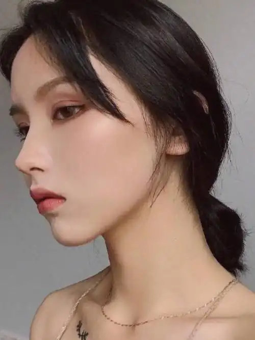 这鼻子简直是好看到没朋友系列啊,精致高挺小翘鼻,超_圈子-新氧美容