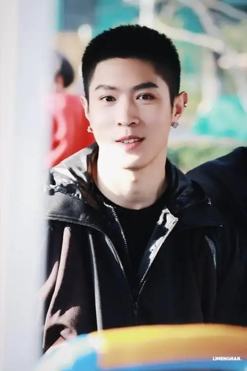 马伯骞把生日会开到了动物园