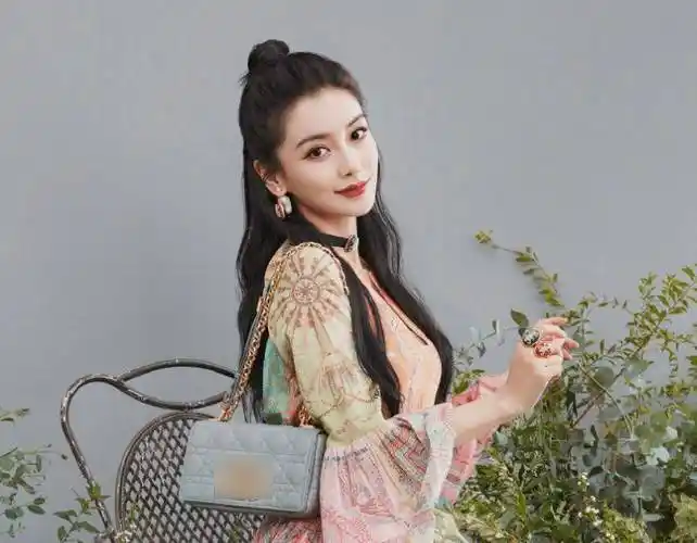 刘嘉玲回应删杨颖好友称忘记了,如果换成那英:你谁呀_事情_因为_关系