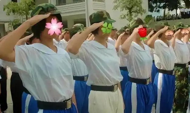 很薄很透,女生穿上很尴尬,身材一览无余,毫无隐私|校服|学校_网易订阅